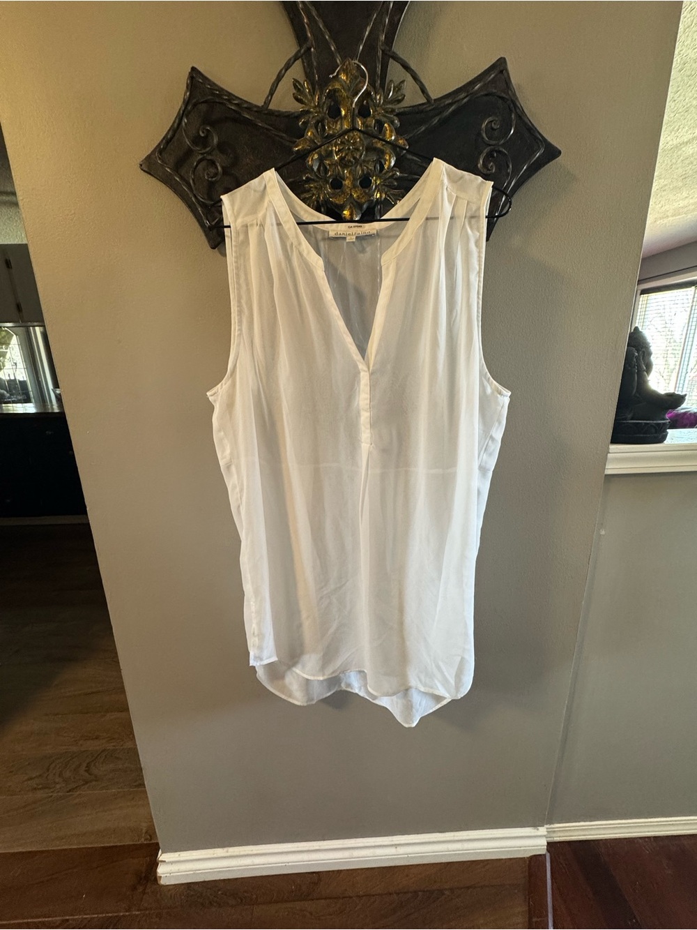 Lightweight White Sleeveless V-Neck Top
